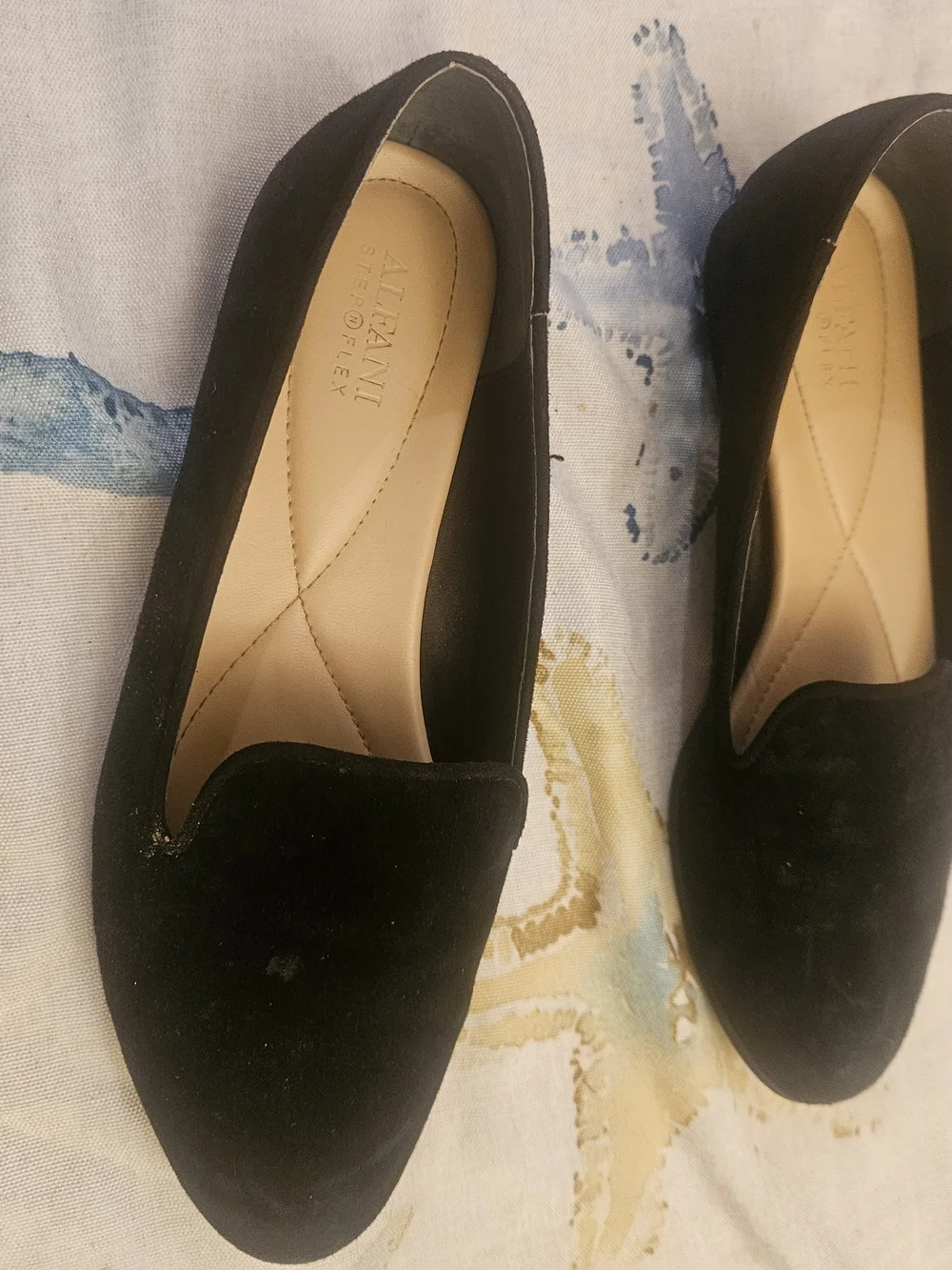 Alfani velvet upper